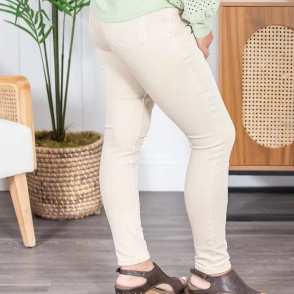 Judy Blue Hannah Tummy Control - Picture 2 of 4